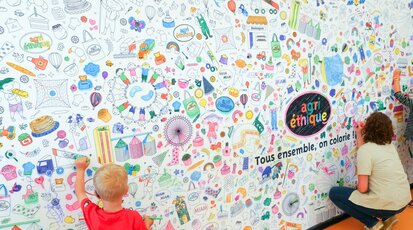 Fresque à colorier sur le stand de Terre de Jim en 2016