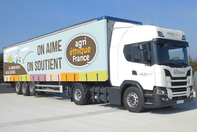 Habillage d'une bâche camion